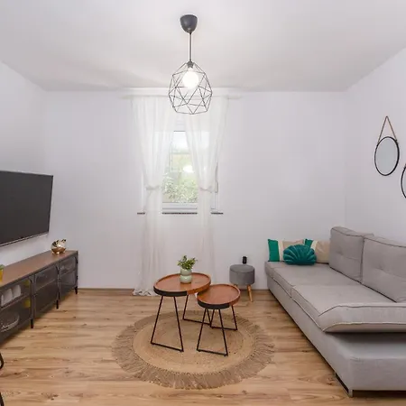 Ferienhaus Awesome In With Jacuzzi Bribir (Primorje-Gorski Kotar)