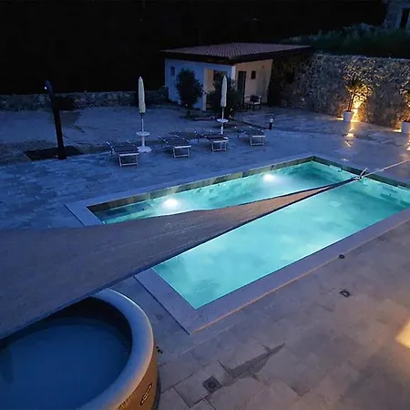Dom wakacyjny Awesome In With Jacuzzi Bribir (Primorje-Gorski Kotar)