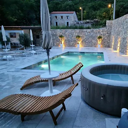 Awesome In With Jacuzzi Dom wakacyjny Bribir (Primorje-Gorski Kotar)