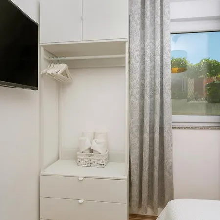 Awesome In With Jacuzzi Dom wakacyjny Bribir (Primorje-Gorski Kotar)