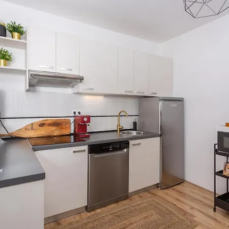 Dom wakacyjny Awesome In With Jacuzzi *