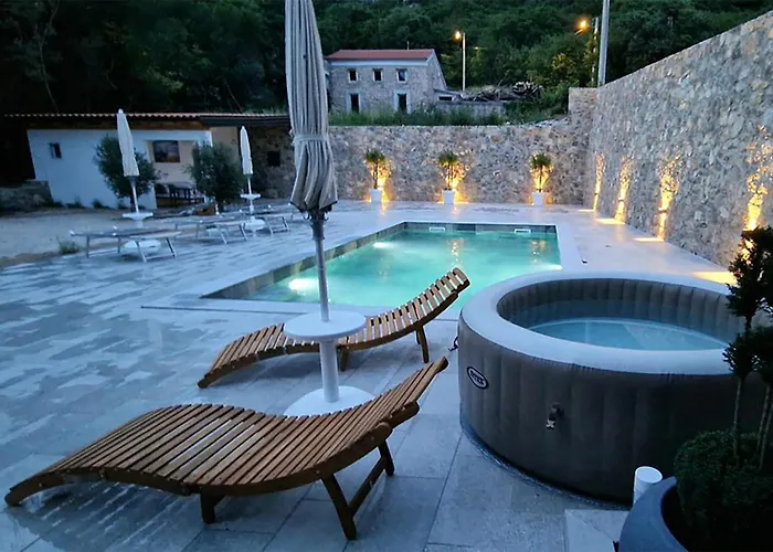 Awesome In With Jacuzzi Casa de Férias Bribir (Primorje-Gorski Kotar)