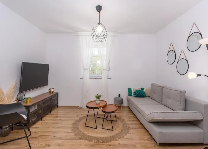 Casa de Férias Awesome In With Jacuzzi Bribir (Primorje-Gorski Kotar)