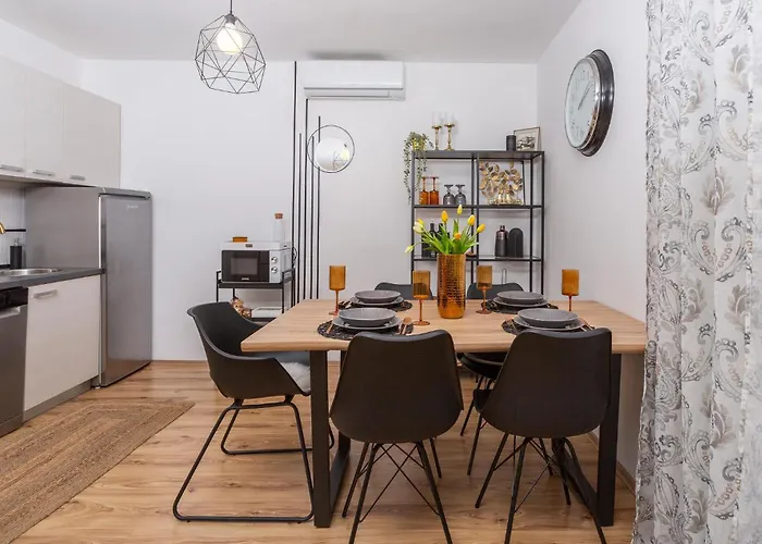 Awesome In With Jacuzzi Casa de Férias Bribir (Primorje-Gorski Kotar)