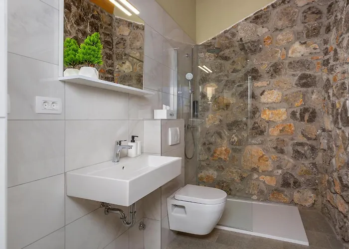 Awesome In With Jacuzzi *