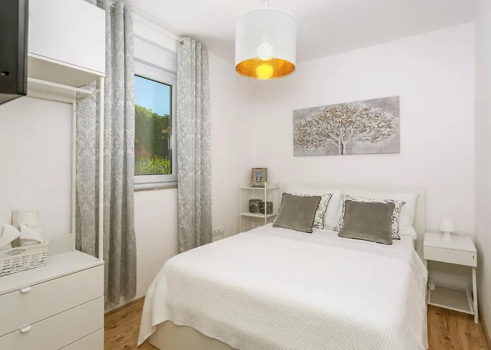 Casa de Férias Awesome In With Jacuzzi Bribir (Primorje-Gorski Kotar)