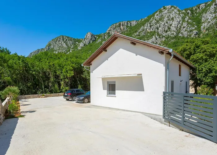 Awesome In With Jacuzzi Casa de Férias Bribir (Primorje-Gorski Kotar)