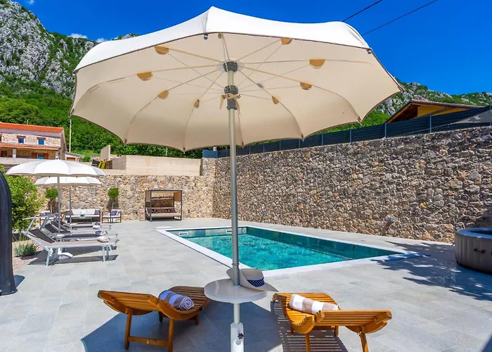 Awesome In With Jacuzzi Bribir (Primorje-Gorski Kotar)